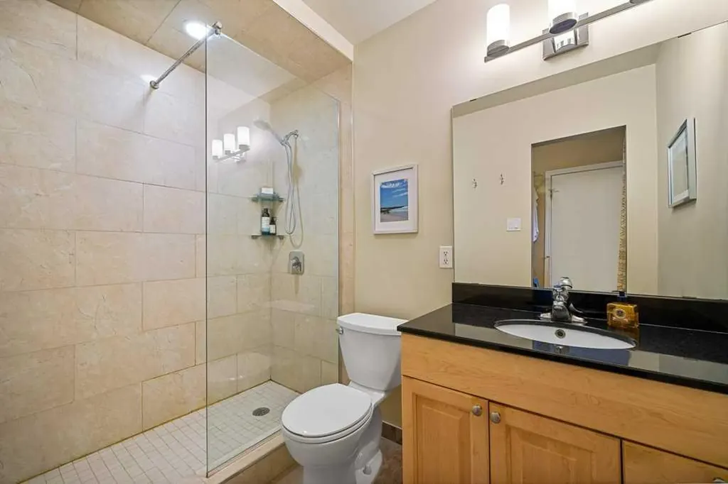 3204 24a Street SW Calgary AB T3C 1W7