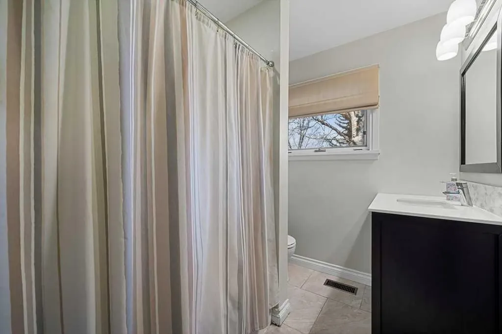 3204 24a Street SW Calgary AB T3C 1W7
