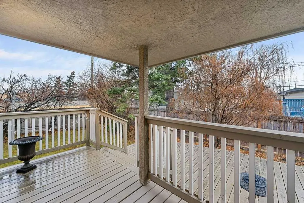 3204 24a Street SW Calgary AB T3C 1W7