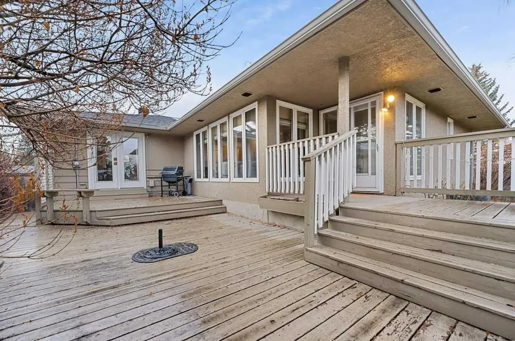 3204 24a Street SW Calgary AB T3C 1W7