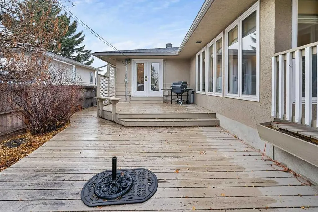 3204 24a Street SW Calgary AB T3C 1W7