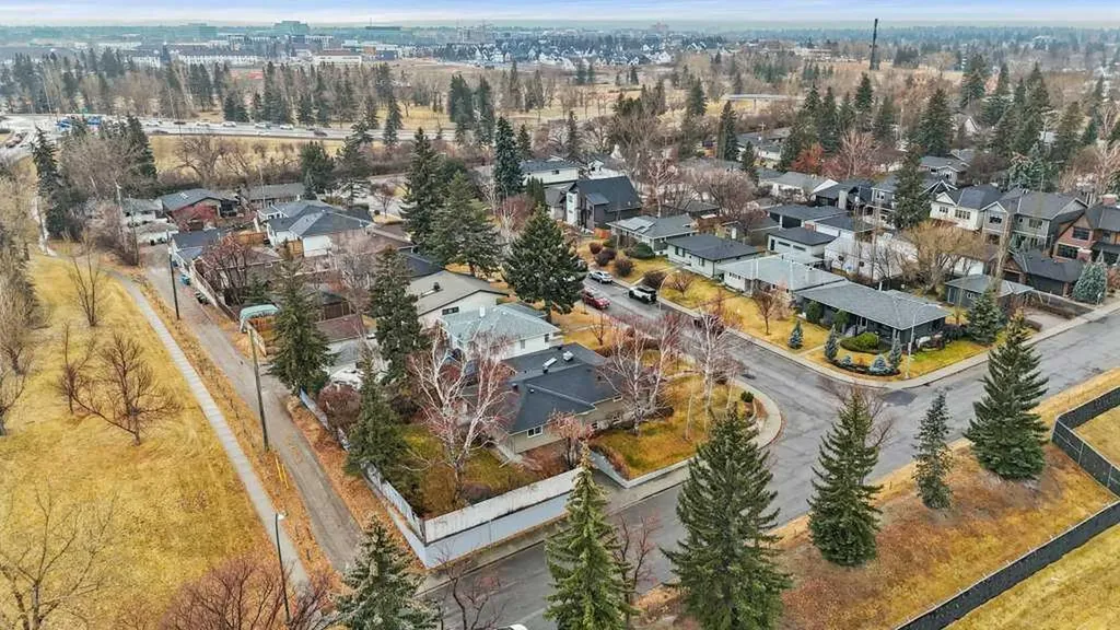 3204 24a Street SW Calgary AB T3C 1W7
