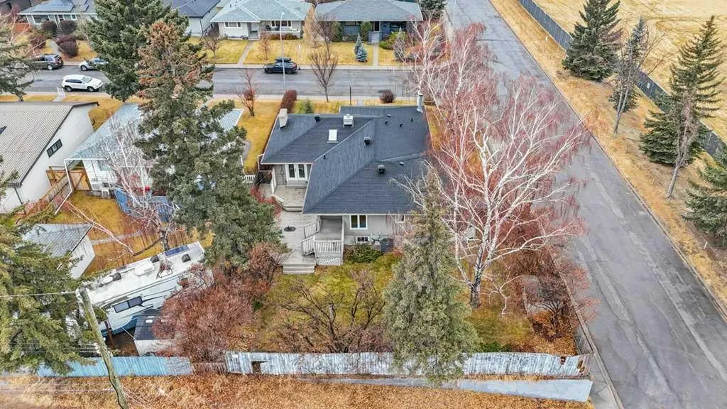 3204 24a Street SW Calgary AB T3C 1W7