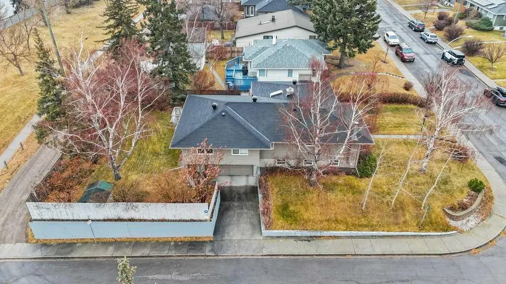 3204 24a Street SW Calgary AB T3C 1W7