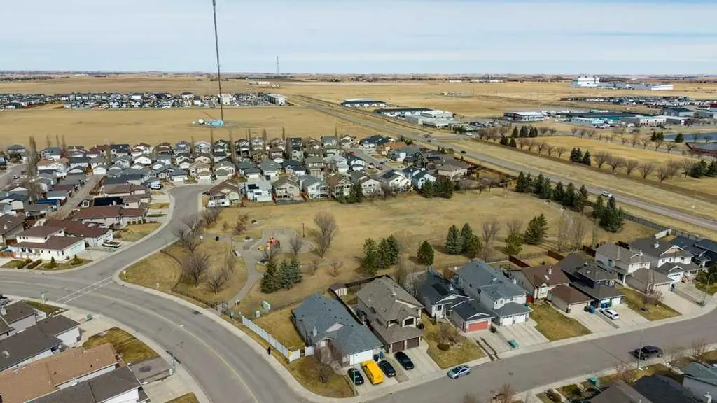 329 Grizzly Crescent N Lethbridge AB T1H 0E5