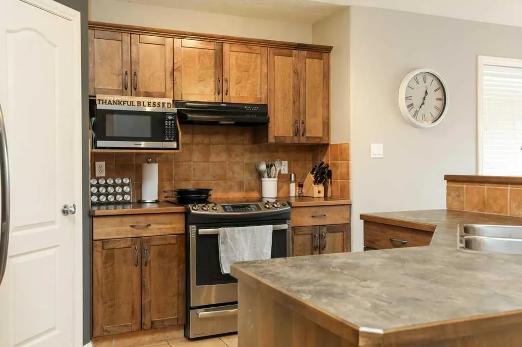 329 Grizzly Crescent N Lethbridge AB T1H 0E5