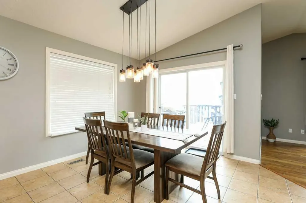 329 Grizzly Crescent N Lethbridge AB T1H 0E5