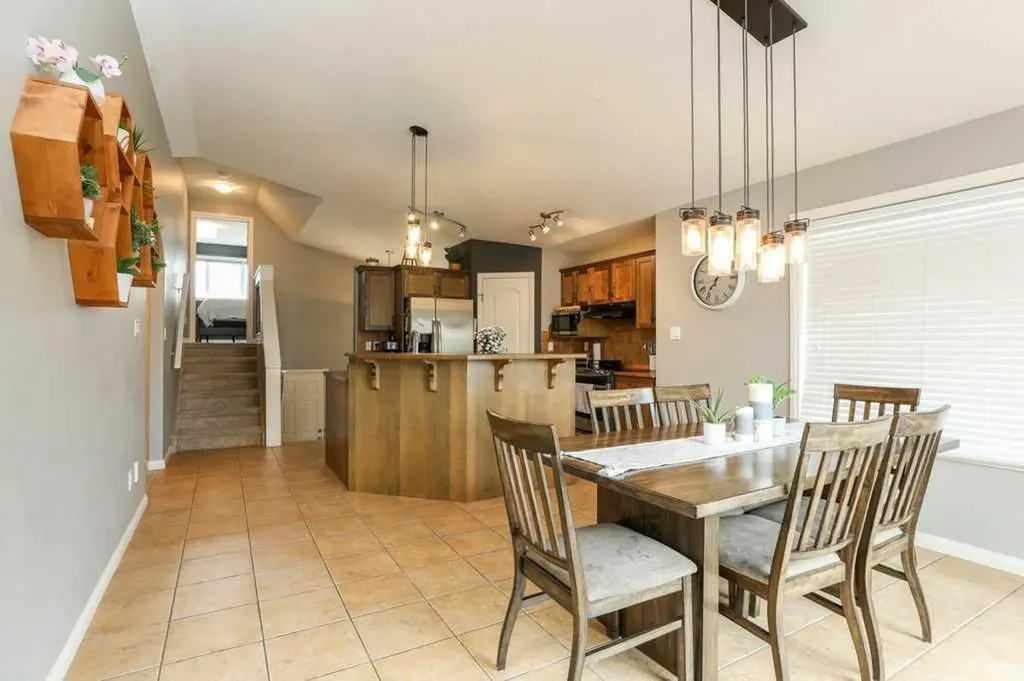 329 Grizzly Crescent N Lethbridge AB T1H 0E5