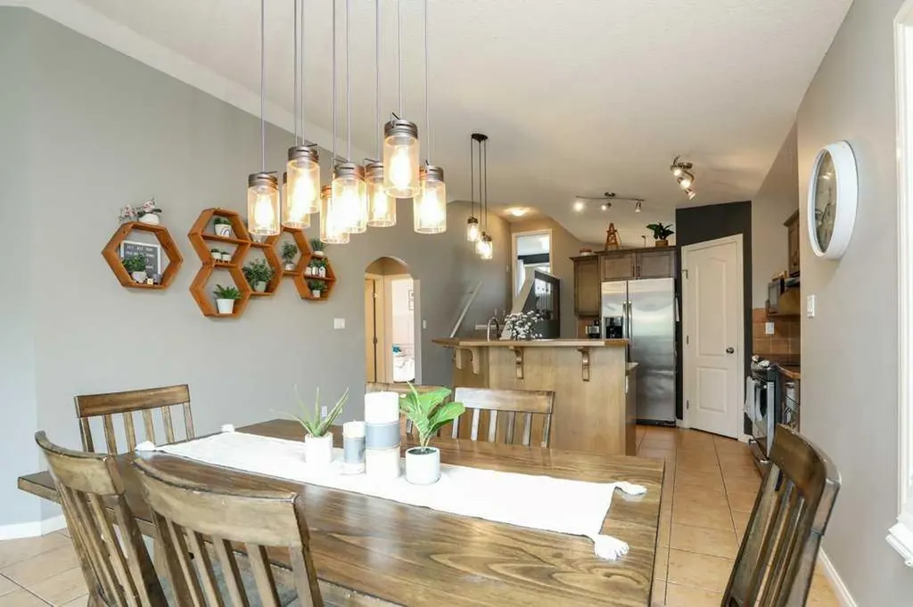 329 Grizzly Crescent N Lethbridge AB T1H 0E5