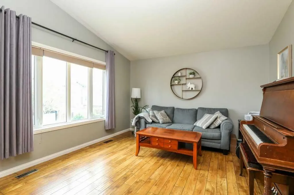 329 Grizzly Crescent N Lethbridge AB T1H 0E5