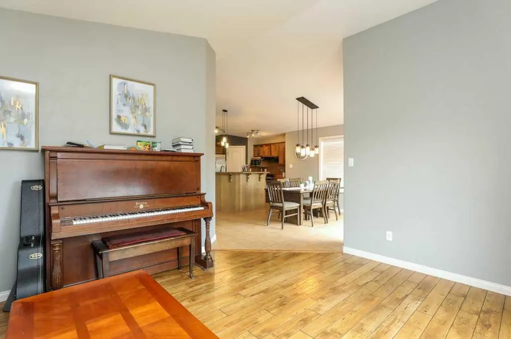 329 Grizzly Crescent N Lethbridge AB T1H 0E5