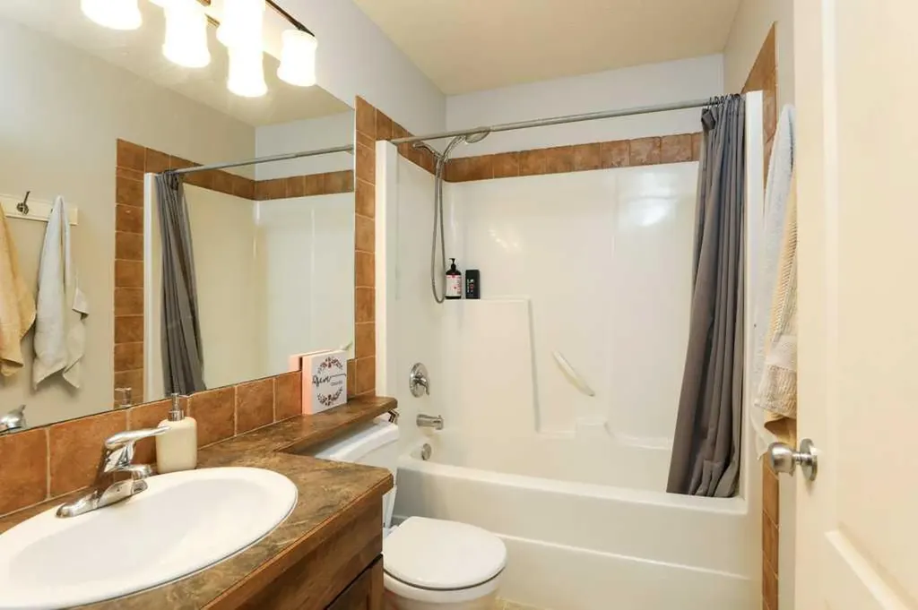 329 Grizzly Crescent N Lethbridge AB T1H 0E5