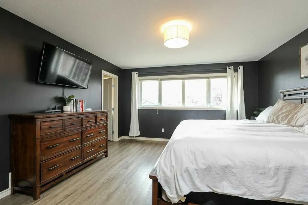 329 Grizzly Crescent N Lethbridge AB T1H 0E5