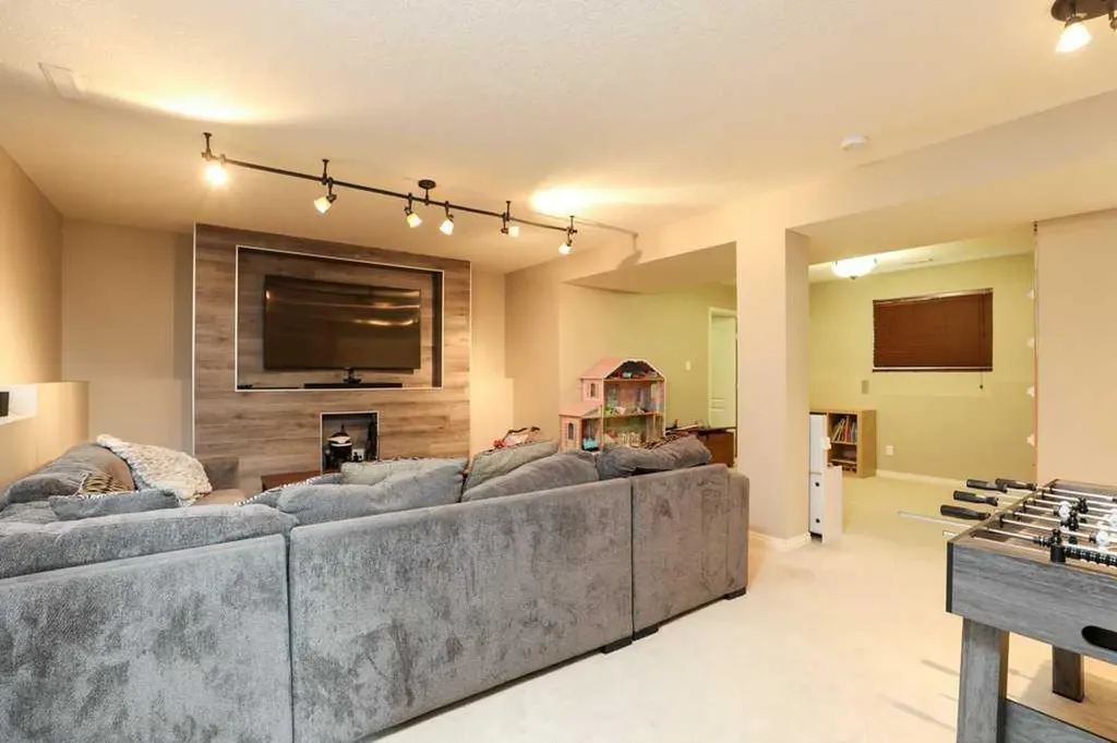 329 Grizzly Crescent N Lethbridge AB T1H 0E5