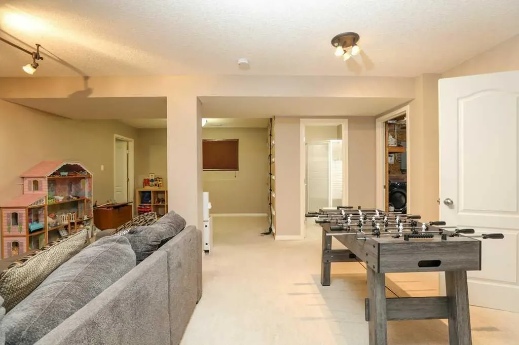 329 Grizzly Crescent N Lethbridge AB T1H 0E5