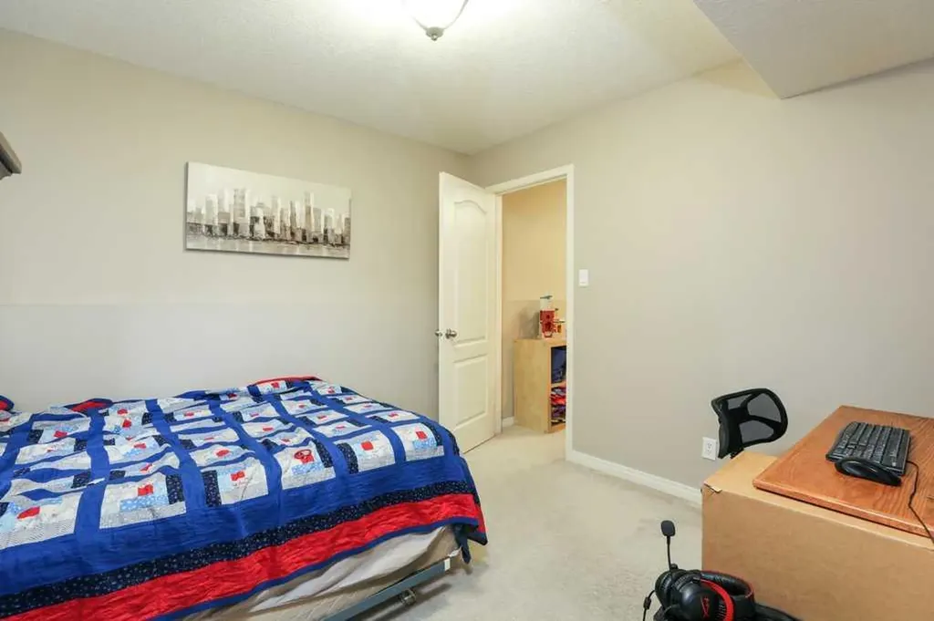 329 Grizzly Crescent N Lethbridge AB T1H 0E5