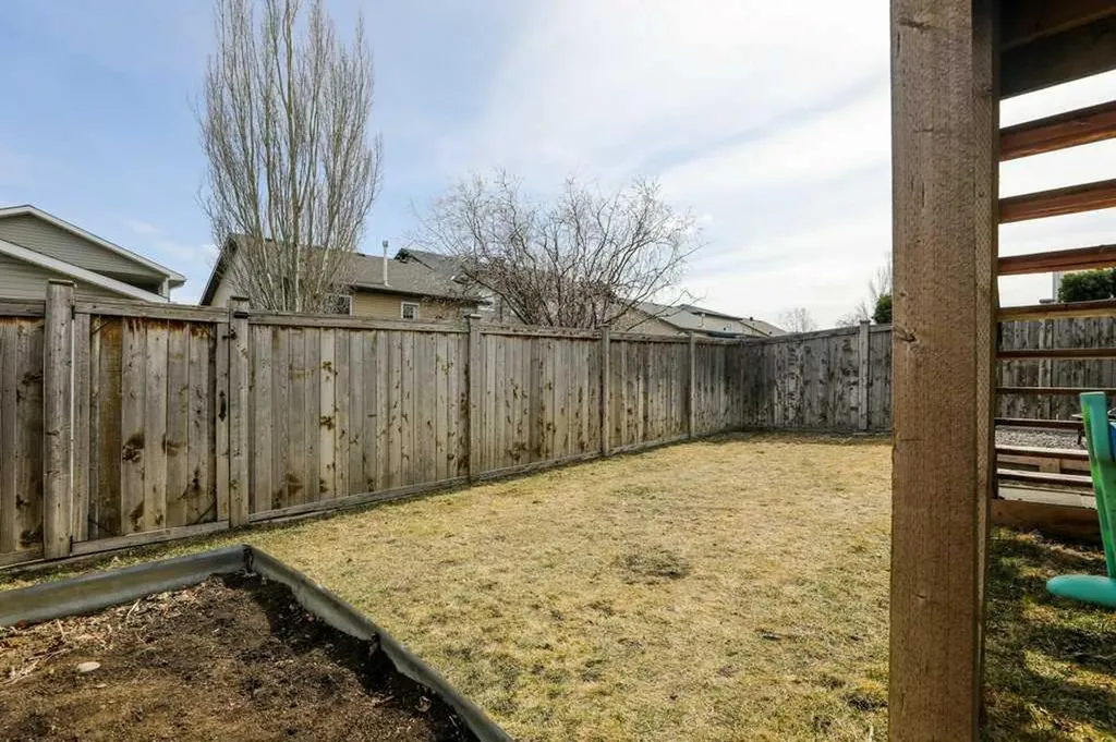 329 Grizzly Crescent N Lethbridge AB T1H 0E5