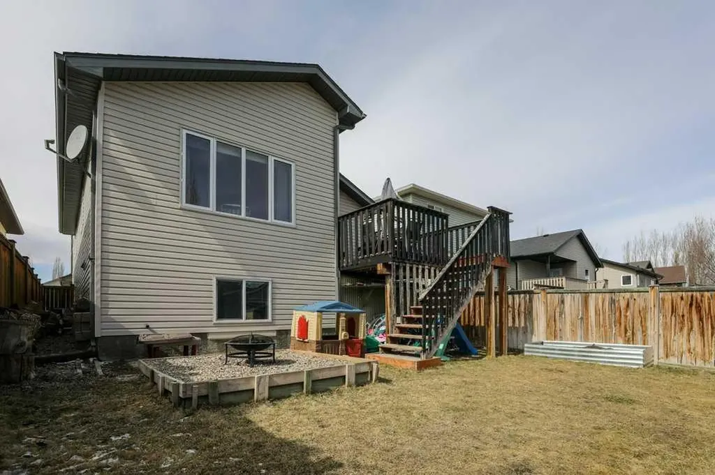 329 Grizzly Crescent N Lethbridge AB T1H 0E5