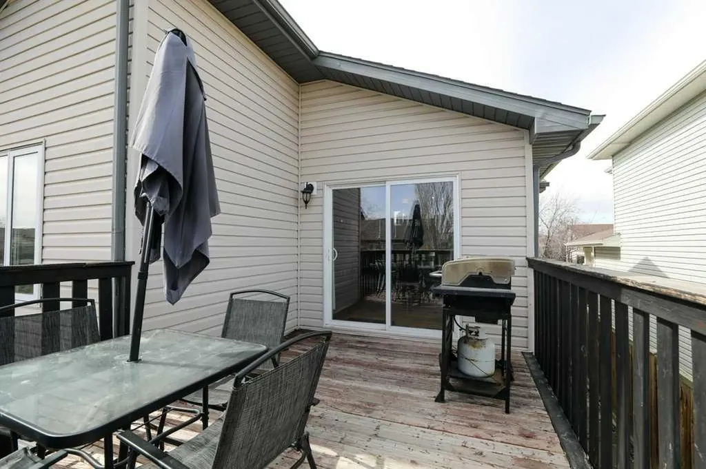 329 Grizzly Crescent N Lethbridge AB T1H 0E5