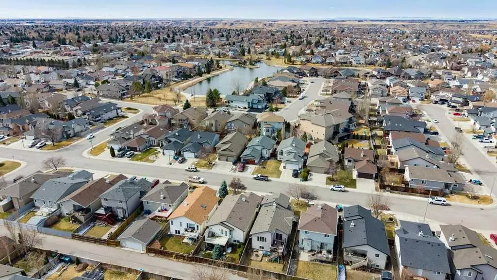 329 Grizzly Crescent N Lethbridge AB T1H 0E5