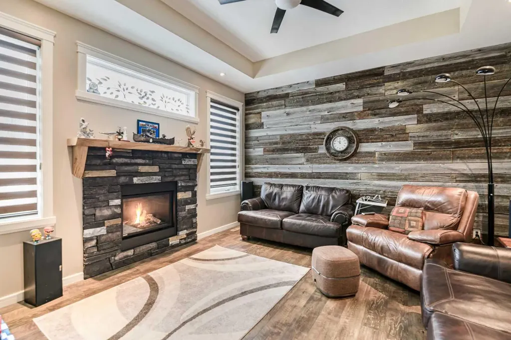 18 Mackenzie Crescent Lacombe AB T4L0B3