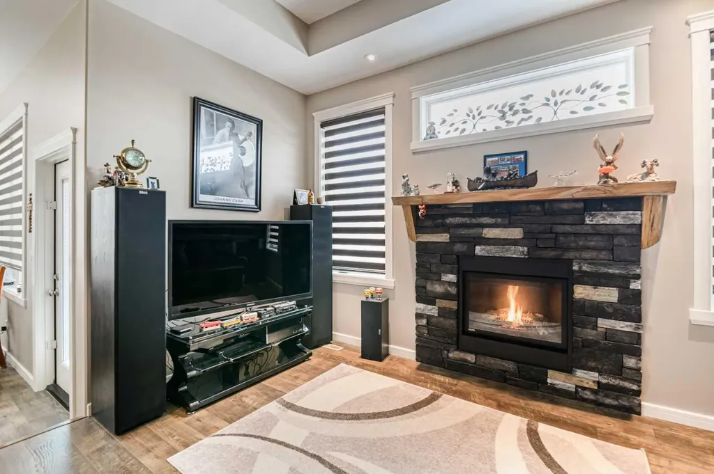 18 Mackenzie Crescent Lacombe AB T4L0B3