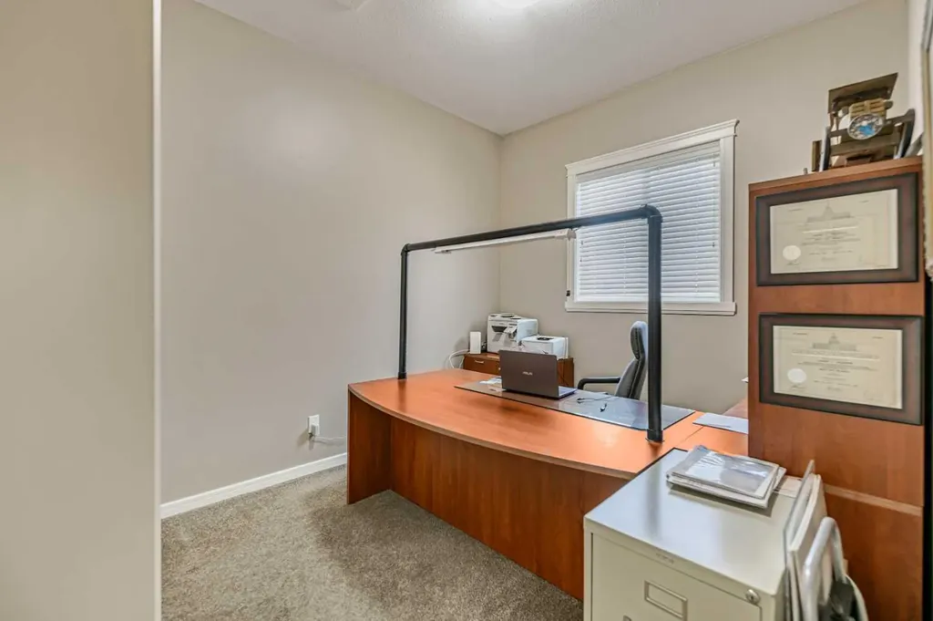 18 Mackenzie Crescent Lacombe AB T4L0B3