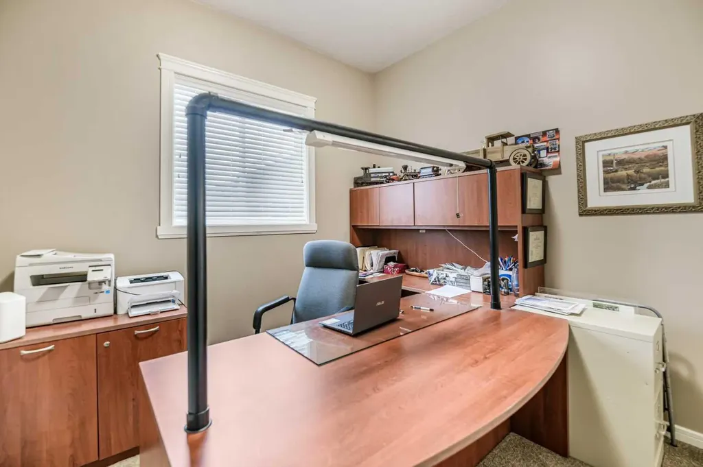 18 Mackenzie Crescent Lacombe AB T4L0B3