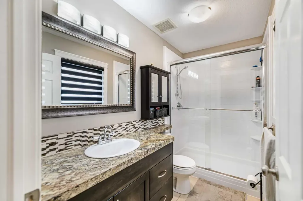 18 Mackenzie Crescent Lacombe AB T4L0B3