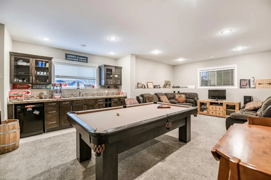 18 Mackenzie Crescent Lacombe AB T4L0B3