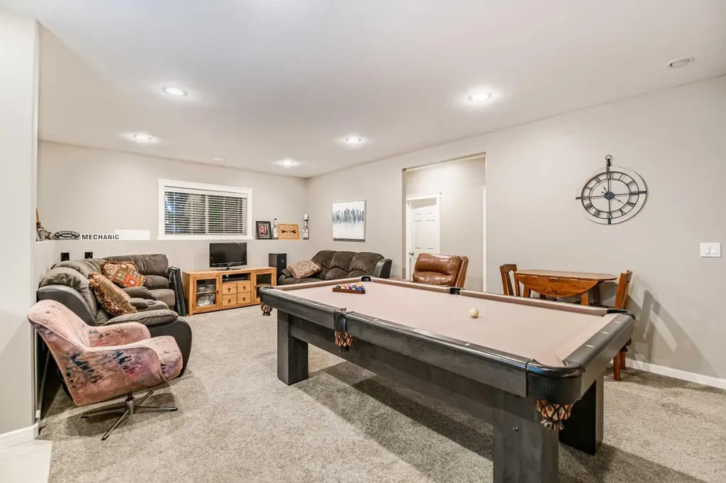 18 Mackenzie Crescent Lacombe AB T4L0B3