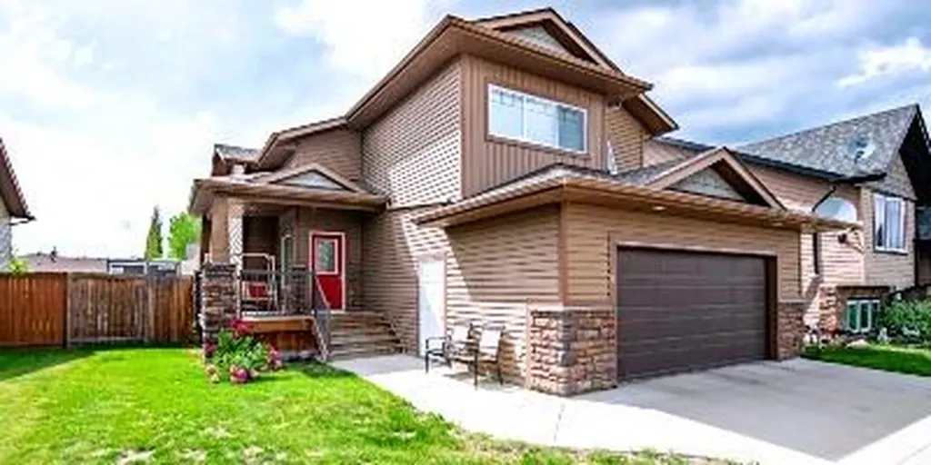 18 Mackenzie Crescent Lacombe AB T4L0B3