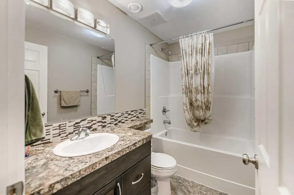 18 Mackenzie Crescent Lacombe AB T4L0B3