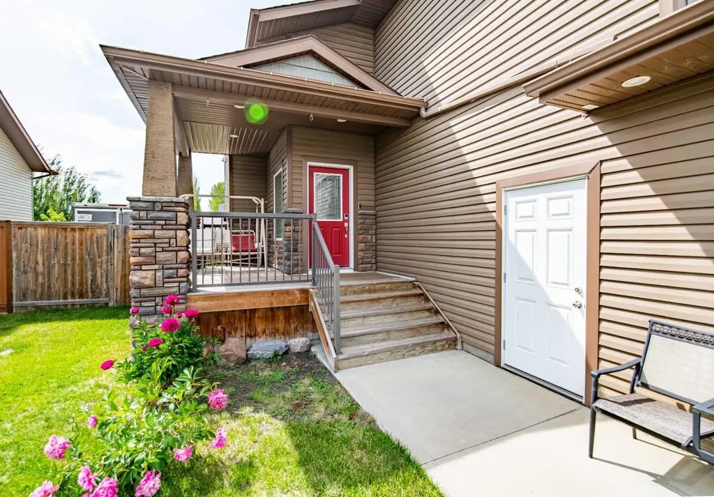18 Mackenzie Crescent Lacombe AB T4L0B3