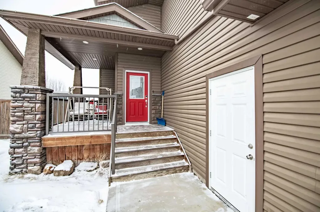 18 Mackenzie Crescent Lacombe AB T4L0B3