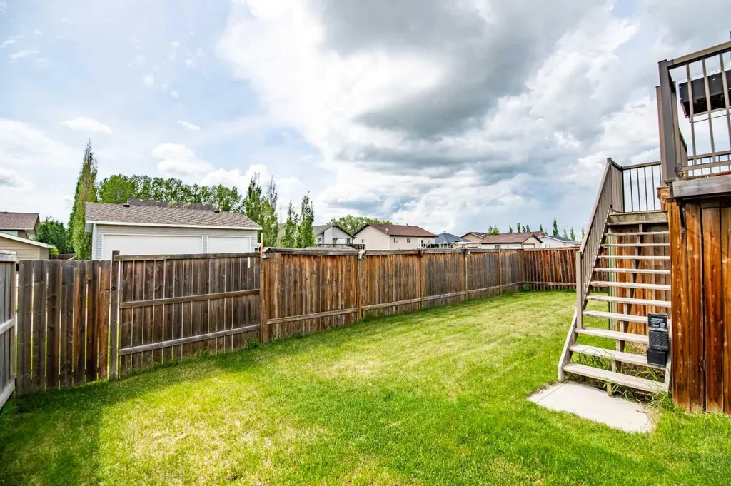 18 Mackenzie Crescent Lacombe AB T4L0B3