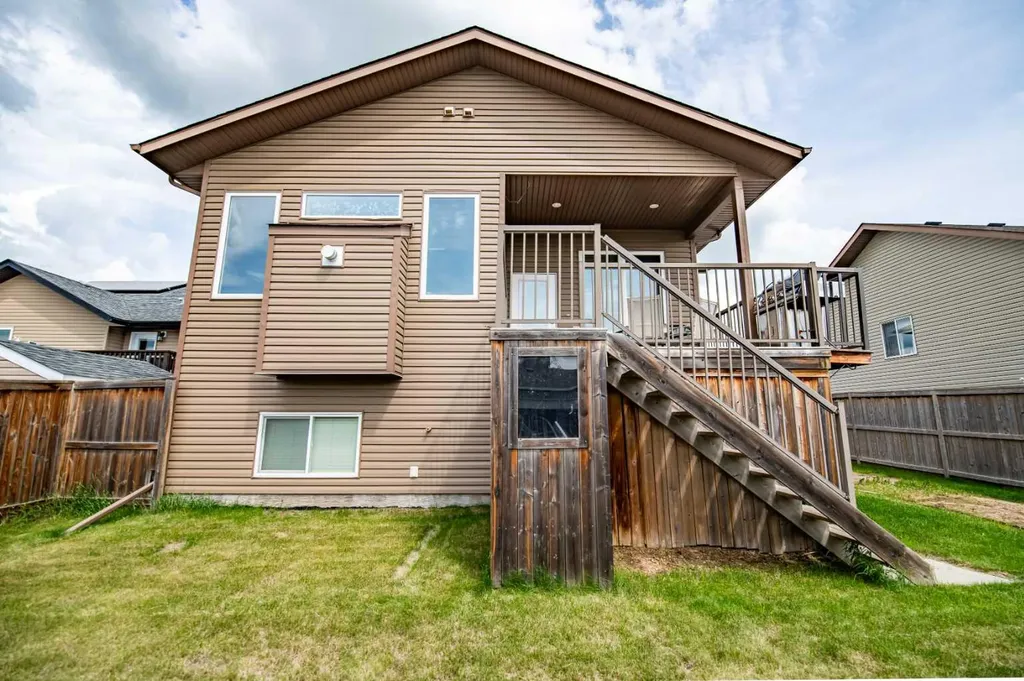 18 Mackenzie Crescent Lacombe AB T4L0B3
