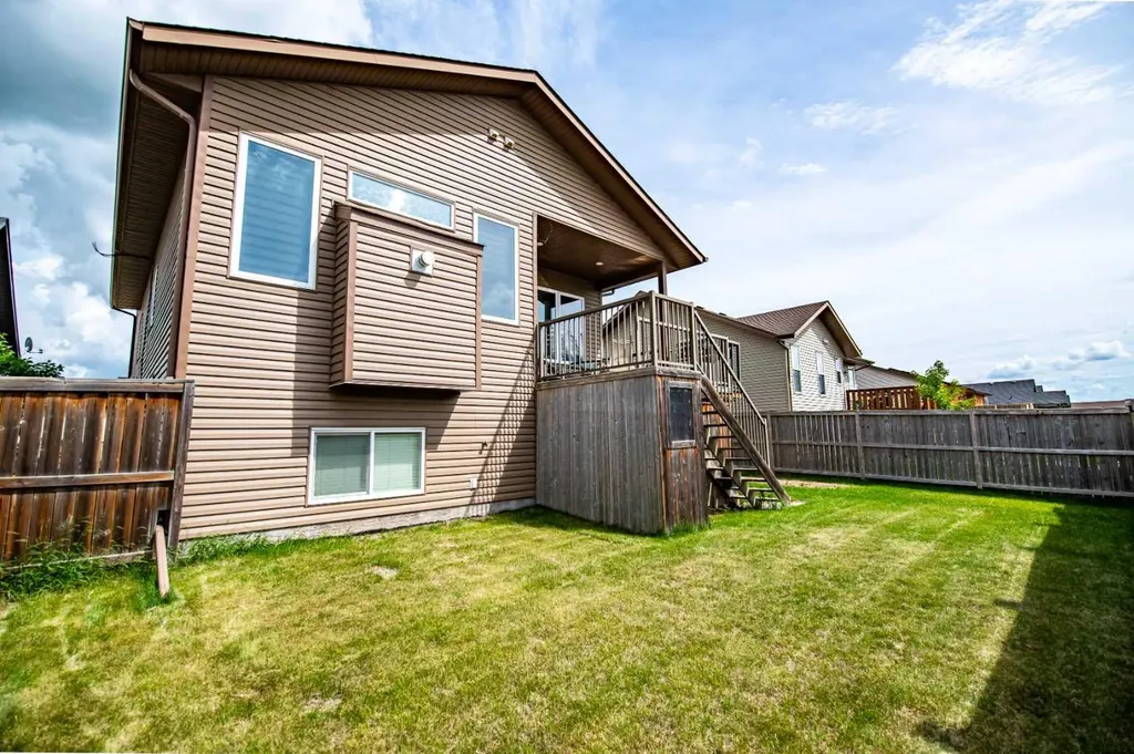 18 Mackenzie Crescent Lacombe AB T4L0B3