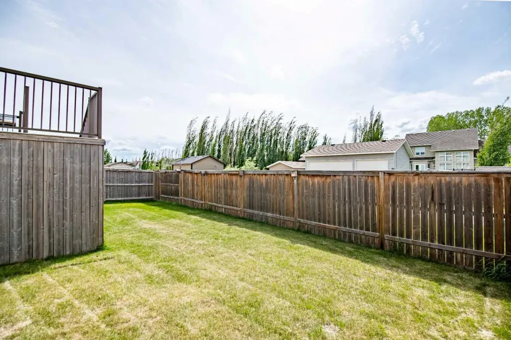 18 Mackenzie Crescent Lacombe AB T4L0B3