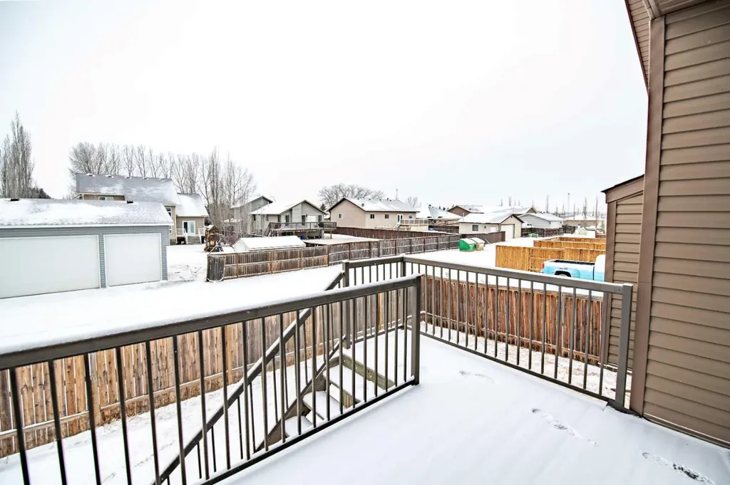 18 Mackenzie Crescent Lacombe AB T4L0B3