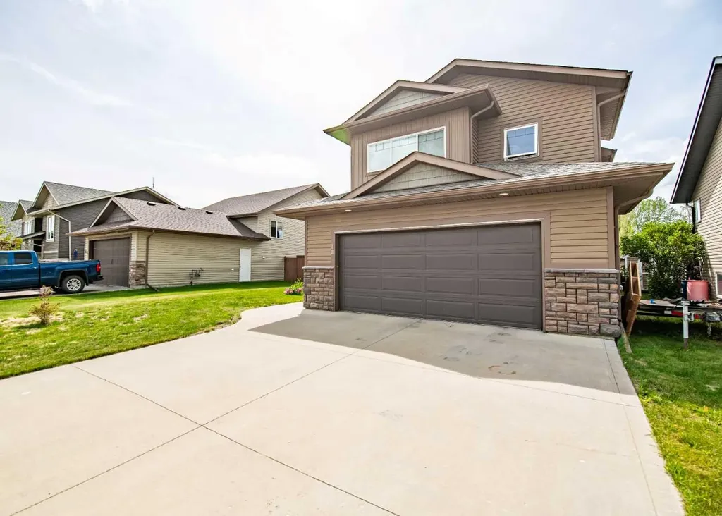 18 Mackenzie Crescent Lacombe AB T4L0B3