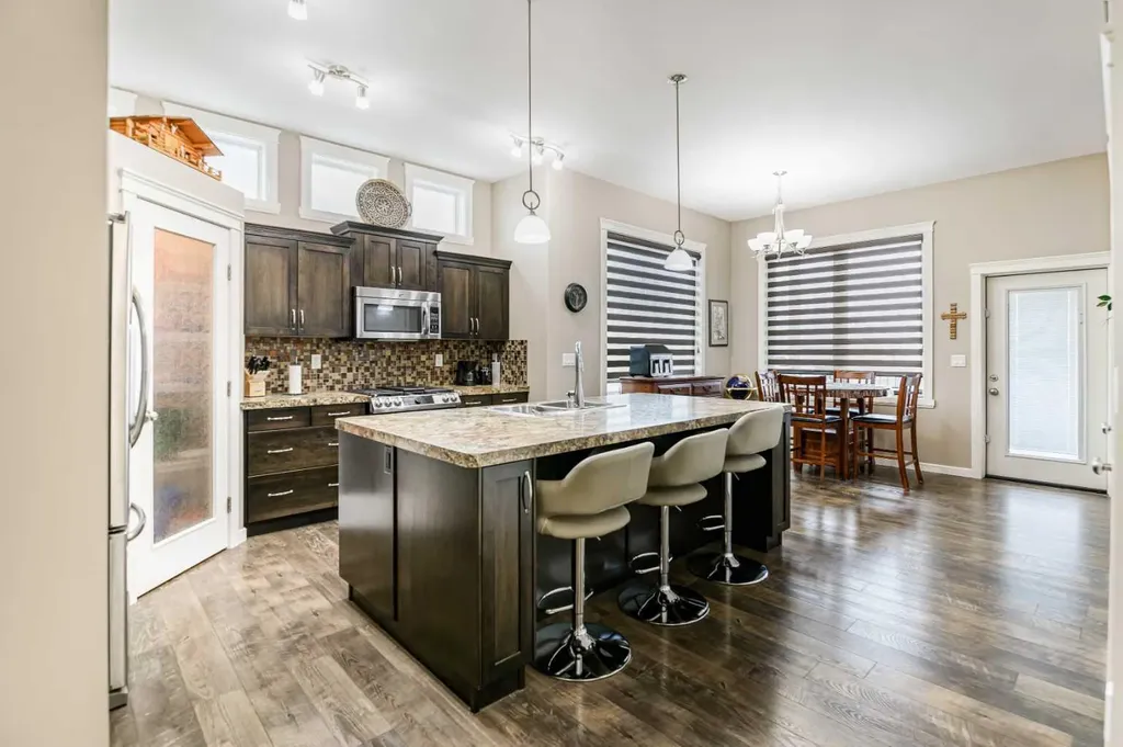 18 Mackenzie Crescent Lacombe AB T4L0B3