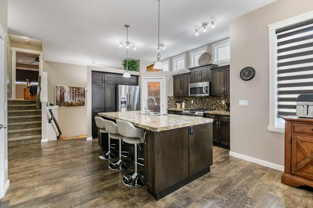 18 Mackenzie Crescent Lacombe AB T4L0B3