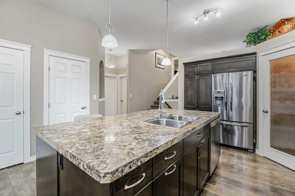 18 Mackenzie Crescent Lacombe AB T4L0B3