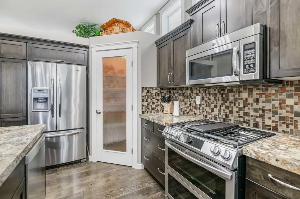 18 Mackenzie Crescent Lacombe AB T4L0B3