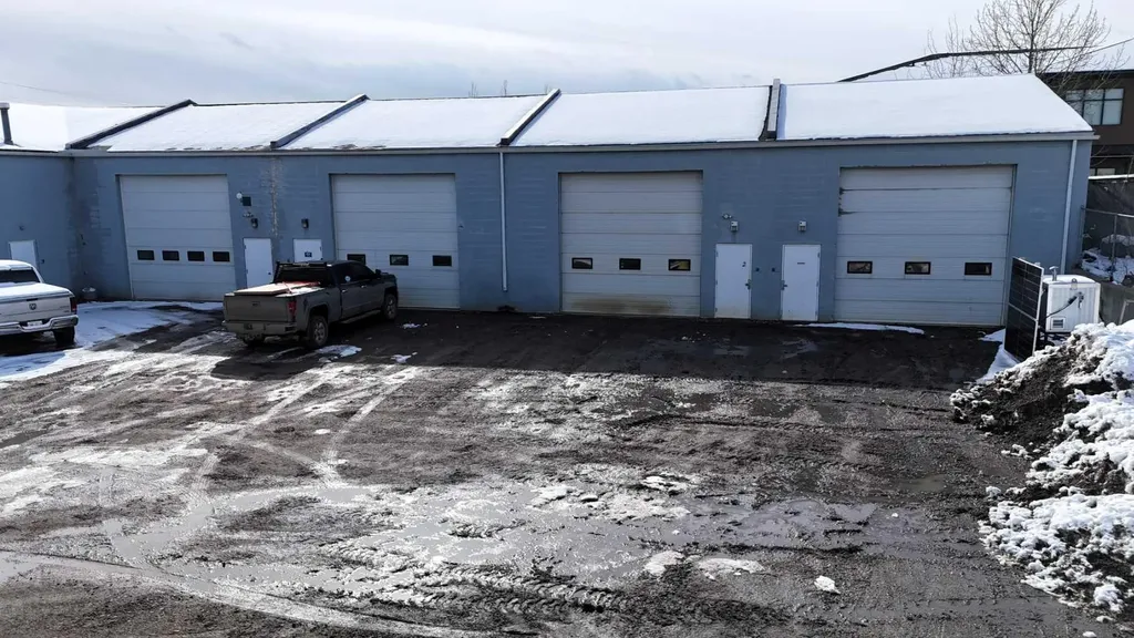 5946 3 Avenue Edson AB T7E1R8