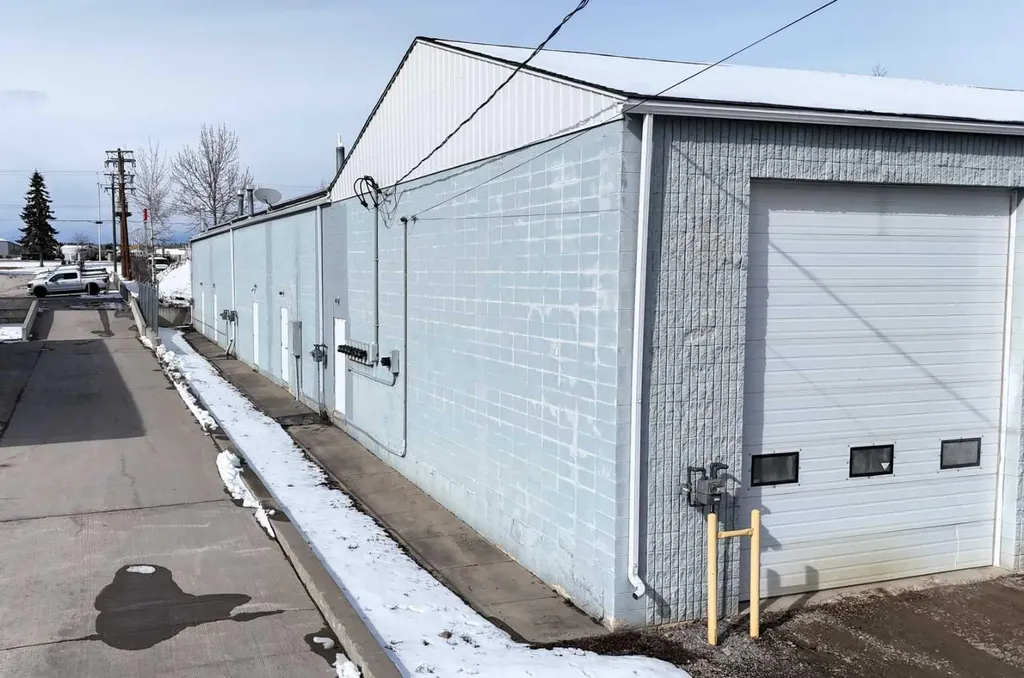 5946 3 Avenue Edson AB T7E1R8