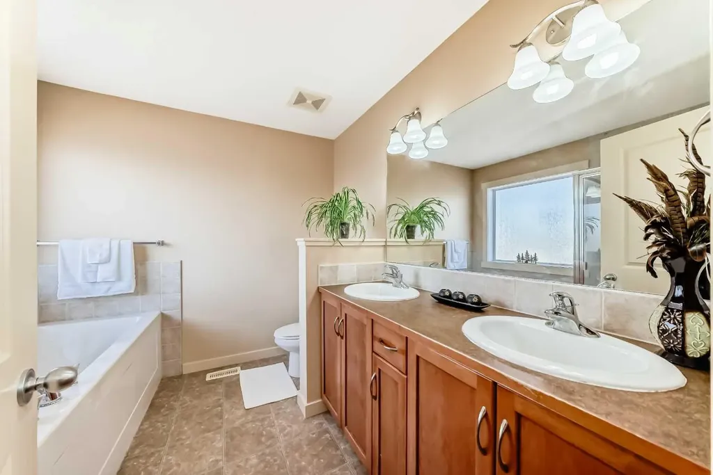 273 Silverado Plains Close SW Calgary AB T2X 0G6