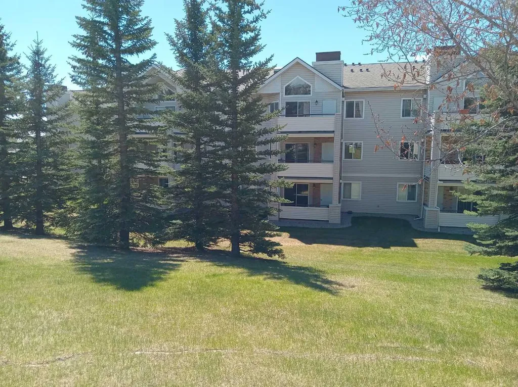 7451 Springbank Boulevard SW Calgary AB T3H 4K5