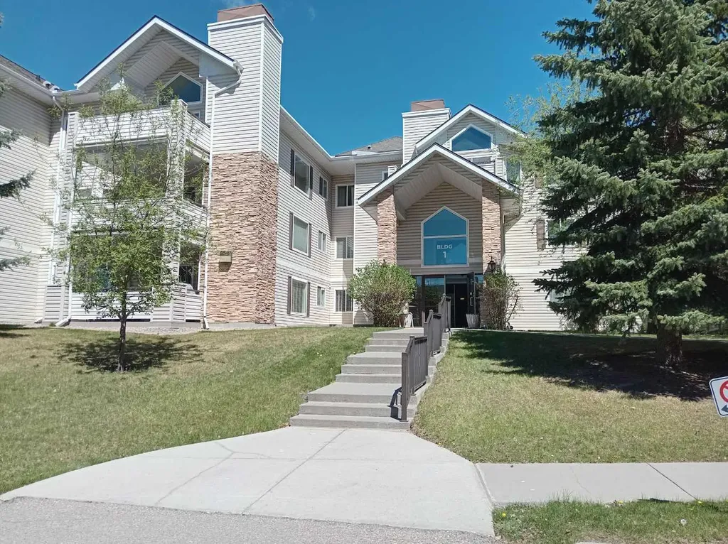 7451 Springbank Boulevard SW Calgary AB T3H 4K5